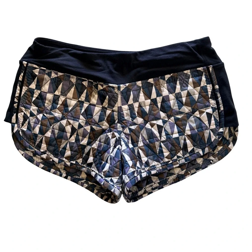 Lululemon Hot Cheeks Quilted‎ Shorts Stained Glass Love Neutral Blush Black SZ 8